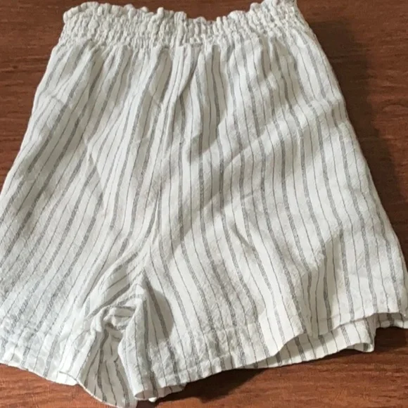 Time and Tru White and Black Striped Pull On Shorts with Elastic Waist. Size XL - Picture 4 of 5